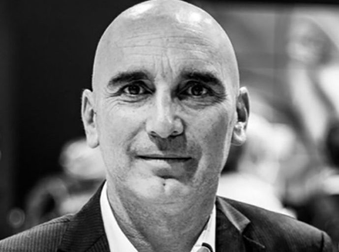 Irrigazione in endodonzia, nuovo ago per risultati migliori con IrriFlex® del Prof. Franck Diemer Irrigazione in endodonzia, nuovo ago per risultati migliori con IrriFlex® del Prof. Franck Diemer